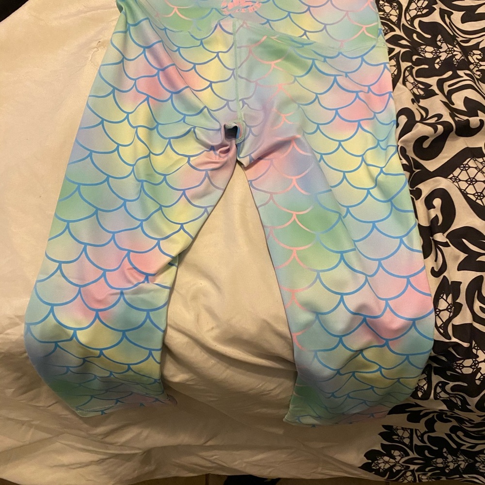 Feed me fight me mermaid leggings